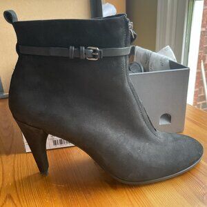 Ecco Black Suede Ankle Heeled Boots EU39 US8.5 EUC w/ box